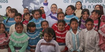 Claudia entrega recursos para comunidades