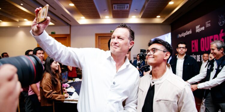 Reconoce Kuri a jóvenes como agentes de cambio