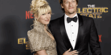 “Ahora somos tres”, dicen Millie Bobby Brown y Jake Bongiovi