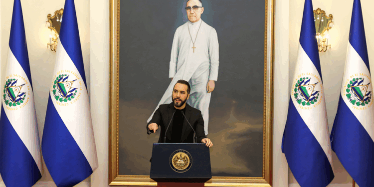 Aprueban reelección indefinida del presidente en El Salvador