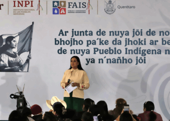 Claudia entrega recursos para comunidades