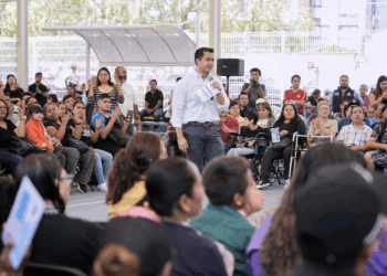 Entrega tarjetas de “El Extra” 