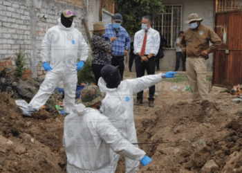 Encuentran los restos de 32 personas en una fosa en el estado de Guanajuato