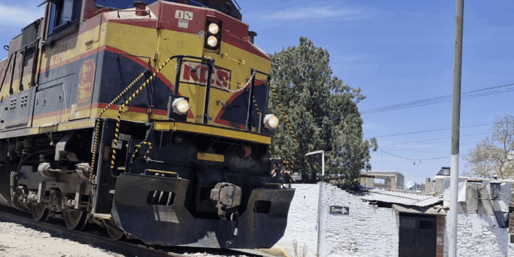 Inician trabajos de regularización de los predios para el tren