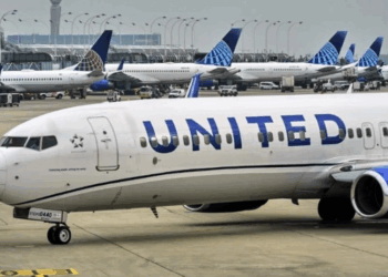 Suspende por fallas United vuelos en EU