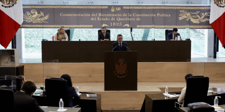 Conmemoran Bicentenario de la Constitución de 1825