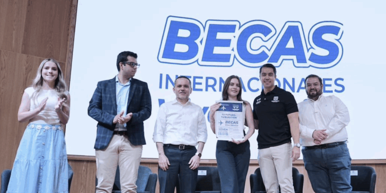 Entrega capital 162 becas a jóvenes en el programa “Vive México”