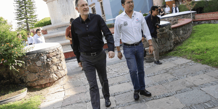 Entrega capital 162 becas a jóvenes en el programa “Vive México”