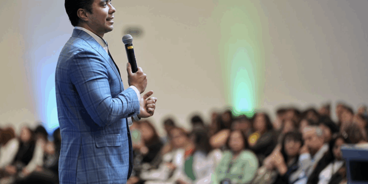 Se suman alcaldes al decreto de Kuri