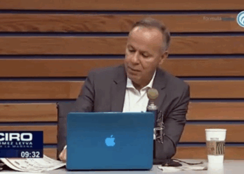 Ciro Gómez Leyva dice que esposa de AMLO se ve enojada