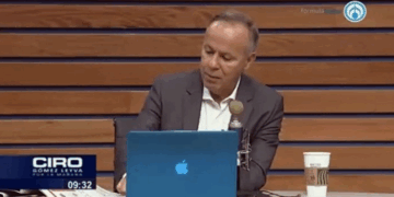 Ciro Gómez Leyva dice que esposa de AMLO se ve enojada