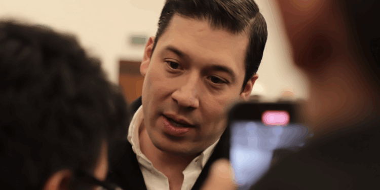 Pide Kuri replicar decreto contra apología del narco