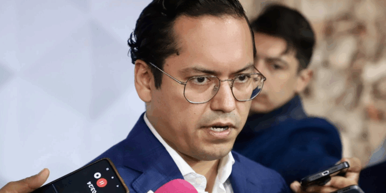 Pide Kuri replicar decreto contra apología del narco