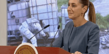 No es huachicol, es agua, dice Sheinbaum de bidones en carretera