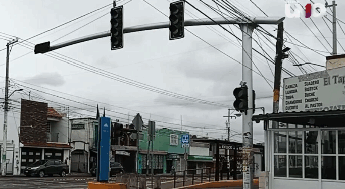 Causan lluvias afectaciones al funcionamiento de semáforos