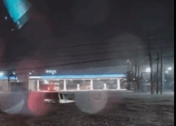 Se reportan inundaciones en la Carretera 57 a la altura de Conin