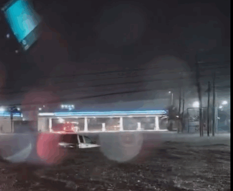 Se reportan inundaciones en la Carretera 57 a la altura de Conin