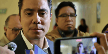 Dan último adiós familiares y amigos a Matías Gómez