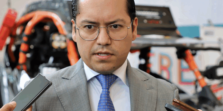 Dan último adiós familiares y amigos a Matías Gómez