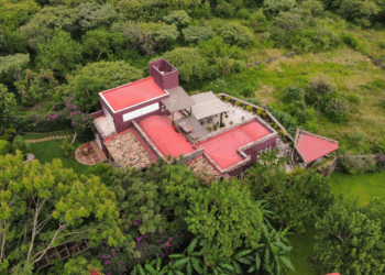 Protestan contra Noroña en su casa en Tepoztlán