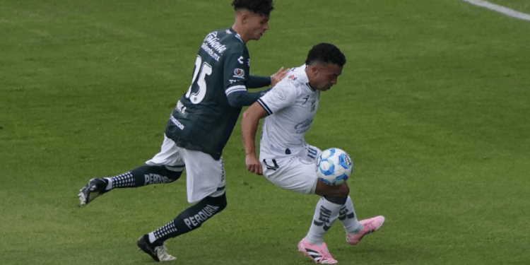 León golea a los Gallos