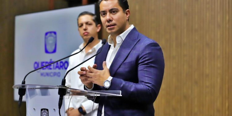 Presenta Felifer Macías la marca “Querétaro La Capital”