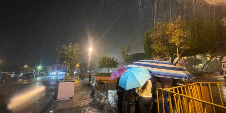Caen lluvias fuertes este sábado en Querétaro