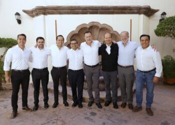 Reúne Kuri a los 5 aspirantes del PAN