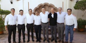 Reúne Kuri a los 5 aspirantes del PAN