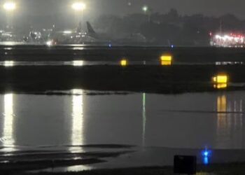 Lluvias intensas paralizan vuelos y mantienen alertas en CDMX