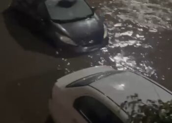 Río Querétaro salió de su cauce en Corregidora y Universidad