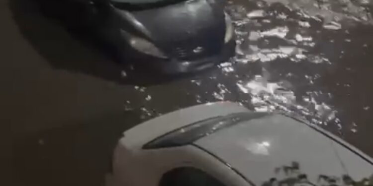 Río Querétaro salió de su cauce en Corregidora y Universidad