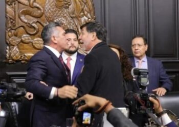 Llegan a los golpes Alito y Fernández Noroña