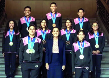 Recibe Sheinbaum a clavadistas