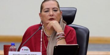 Aprueba INE nuevo modelo de credencial