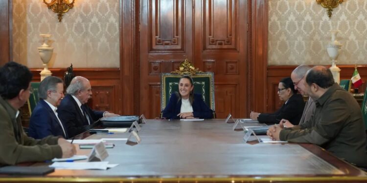 Demandan destitución de jefe aduanal “Lord Relojes”