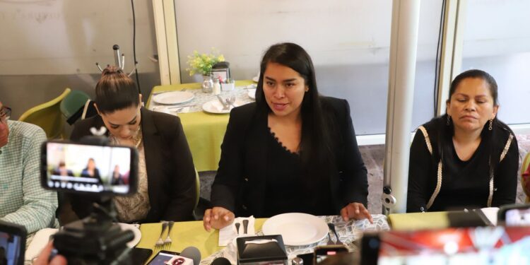 Regidores de Cadereyta reprochan violencia de género de alcaldesa