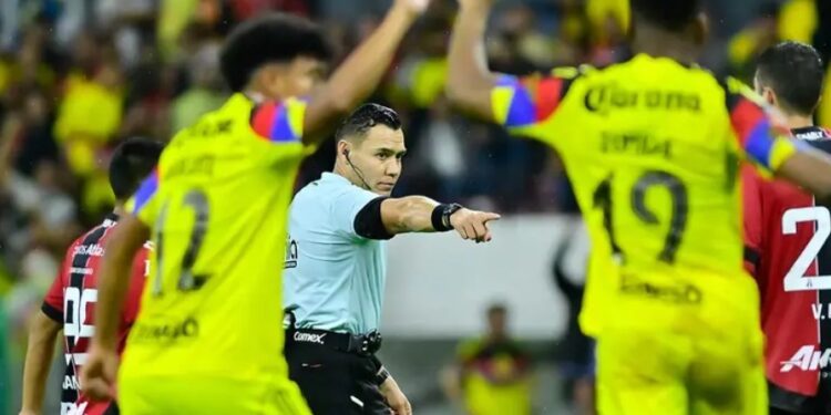 Liverpool batalla para vencer al Newcastle