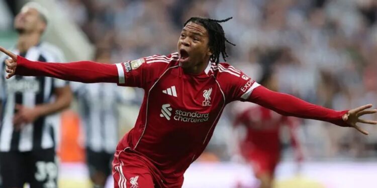 Liverpool batalla para vencer al Newcastle