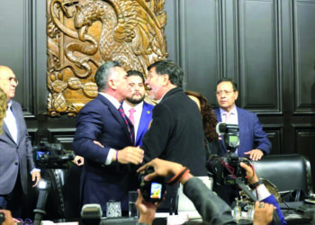 Agrede Alito a Noroña  y se desata zafarrancho