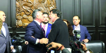 Agrede Alito a Noroña  y se desata zafarrancho