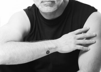 Alquimista del negro, la memoria y la forma