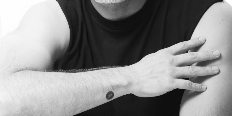 Alquimista del negro, la memoria y la forma