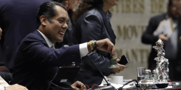 Posponen relevo y Gutiérrez Luna queda en Mesa Directiva 