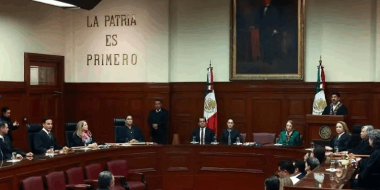 Solicitarán ministros de Corte ganar menos que Presidenta