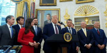 Trump confirma que 11 “terroristas” del Tren de Aragua fueron eliminados en ataque a barco