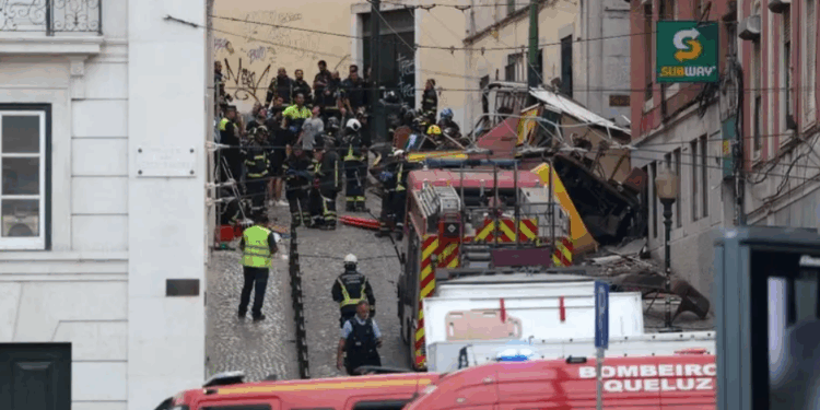 Se descarrila vehículo del Elevador da Glória de Lisboa; hay al menos 15 muertos