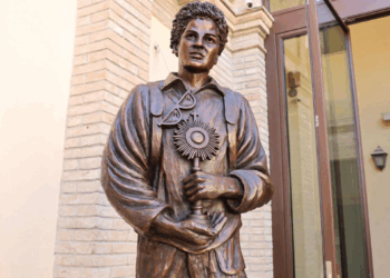 Papa León XIV canoniza al primer “santo millenial”