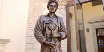 Papa León XIV canoniza al primer “santo millenial”