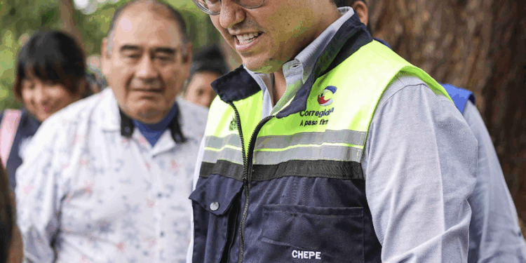 Entrega Felifer apoyos en Felipe Carrillo Puerto